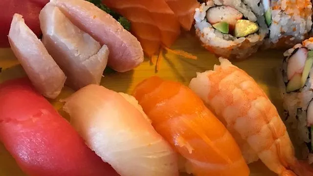 Koon Manee Thai & Sushi Restaurant